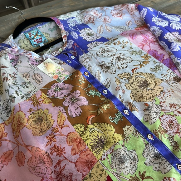 Johnny Was Cosmo Lauren Button-Down Shirt - Picture 9 of 11